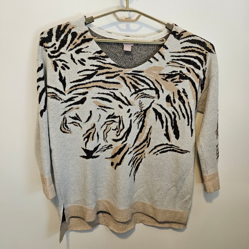 Chico's Tiger V-Neck Knit Sweater Size 2 3/4 Sleeve Safari Animal Neutral Office